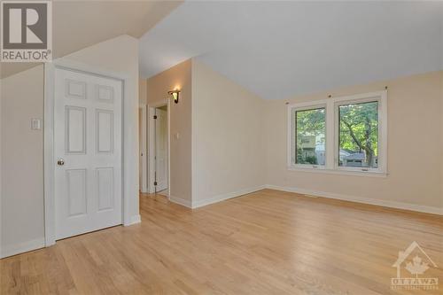 1598 Abbey Road, Alta Vista And Area (3602 - Riverview Park), ON - Indoor Photo Showing Other Room