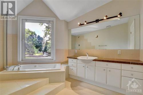 1598 Abbey Road, Alta Vista And Area (3602 - Riverview Park), ON - Indoor Photo Showing Bathroom