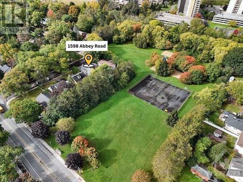 1598 Abbey Road, Alta Vista And Area (3602 - Riverview Park), ON - Outdoor