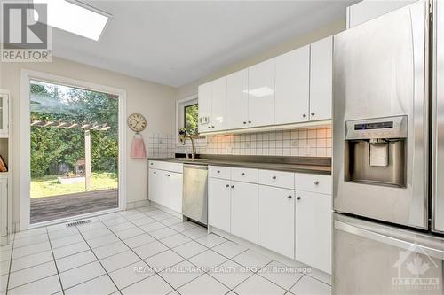 1598 Abbey Road, Ottawa, ON - Indoor Photo Showing Kitchen