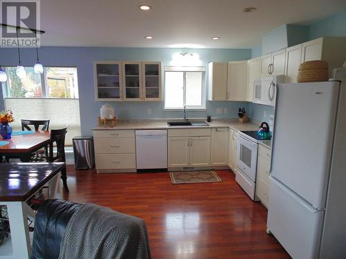 4200 Grandview Drive Unit# 202, Castlegar, BC - Indoor Photo Showing Kitchen