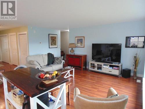 4200 Grandview Drive Unit# 202, Castlegar, BC - Indoor Photo Showing Living Room