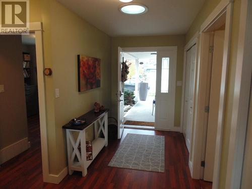 entrance hallway - 4200 Grandview Drive Unit# 202, Castlegar, BC - Indoor Photo Showing Other Room