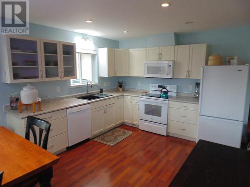 4200 Grandview Drive Unit# 202, Castlegar, BC - Indoor Photo Showing Kitchen