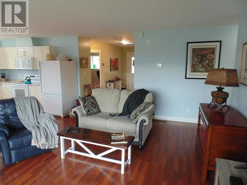 4200 Grandview Drive Unit# 202, Castlegar, BC - Indoor Photo Showing Living Room