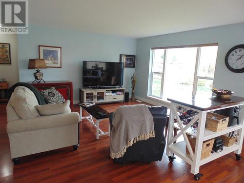 4200 Grandview Drive Unit# 202, Castlegar, BC - Indoor Photo Showing Living Room