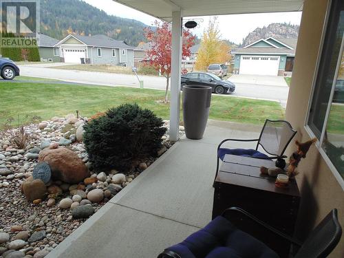 front walkway - 4200 Grandview Drive Unit# 202, Castlegar, BC - Outdoor