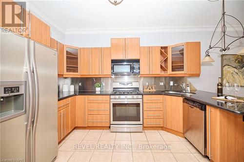 36 Natalie Court, Thorold, ON - Indoor Photo Showing Kitchen