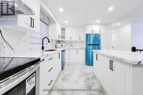 211 Dunsdon Street S, Brantford, ON - Indoor Photo Showing Kitchen