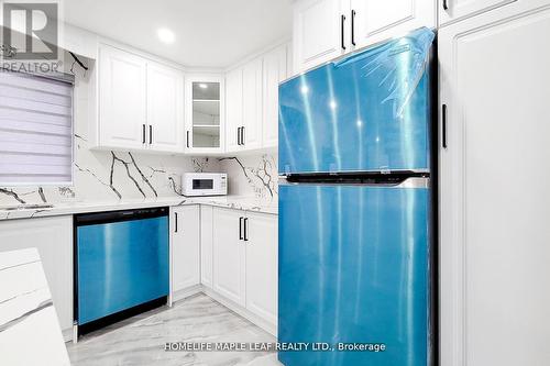 211 Dunsdon Street S, Brantford, ON - Indoor Photo Showing Kitchen