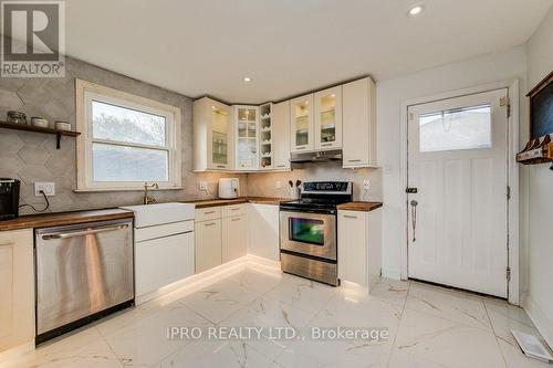 30 Elgin Street N, Cambridge, ON - Indoor Photo Showing Kitchen