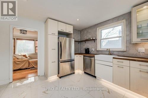 30 Elgin Street N, Cambridge, ON - Indoor Photo Showing Kitchen