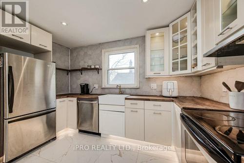 30 Elgin Street N, Cambridge, ON - Indoor Photo Showing Kitchen