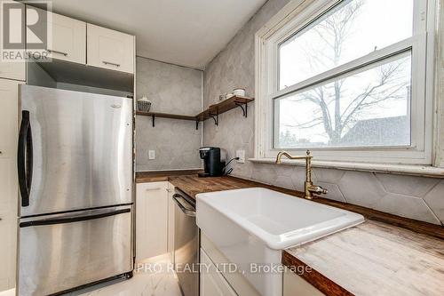 30 Elgin Street N, Cambridge, ON - Indoor Photo Showing Kitchen