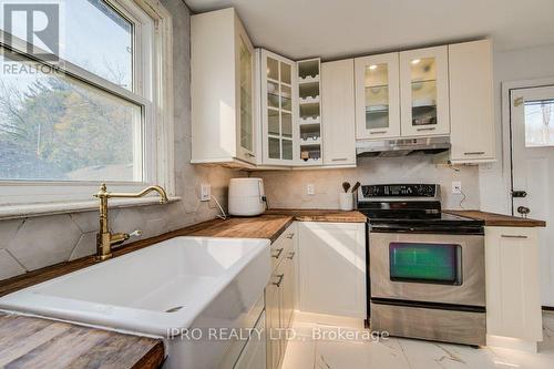 30 Elgin Street N, Cambridge, ON - Indoor Photo Showing Kitchen