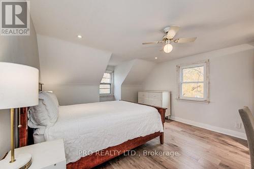 30 Elgin Street N, Cambridge, ON - Indoor Photo Showing Bedroom