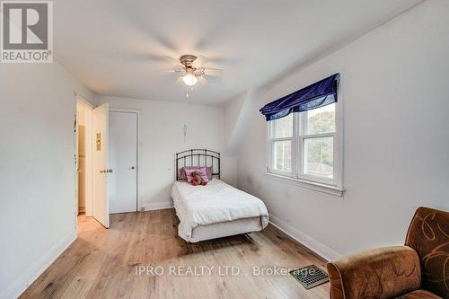 30 Elgin Street N, Cambridge, ON - Indoor Photo Showing Bedroom