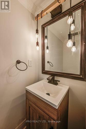 30 Elgin Street N, Cambridge, ON - Indoor Photo Showing Bathroom