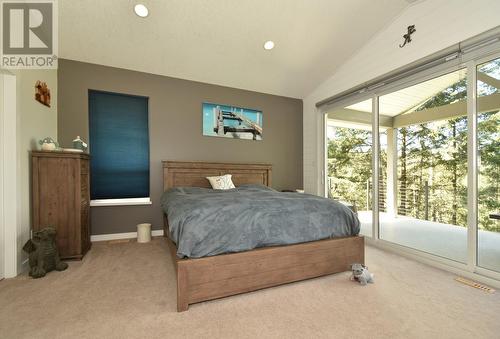 2592 Alpen Paradies Road Unit# #9, Blind Bay, BC - Indoor Photo Showing Bedroom