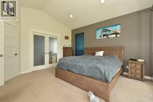 2592 Alpen Paradies Road Unit# #9, Blind Bay, BC - Indoor Photo Showing Bedroom