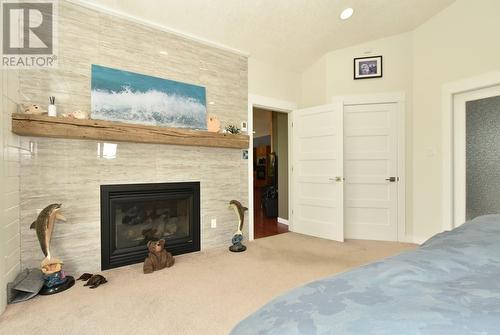 2592 Alpen Paradies Road Unit# #9, Blind Bay, BC - Indoor With Fireplace