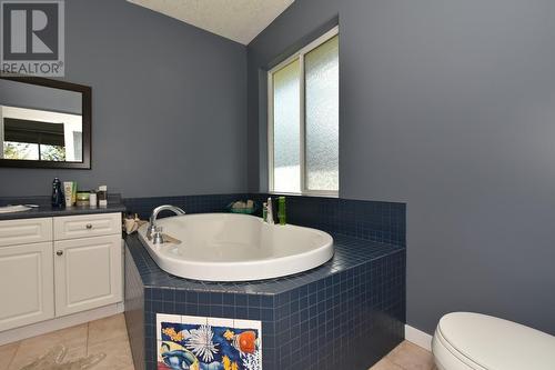 2592 Alpen Paradies Road Unit# #9, Blind Bay, BC - Indoor Photo Showing Bathroom