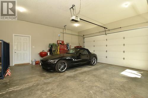 2592 Alpen Paradies Road Unit# #9, Blind Bay, BC - Indoor Photo Showing Garage