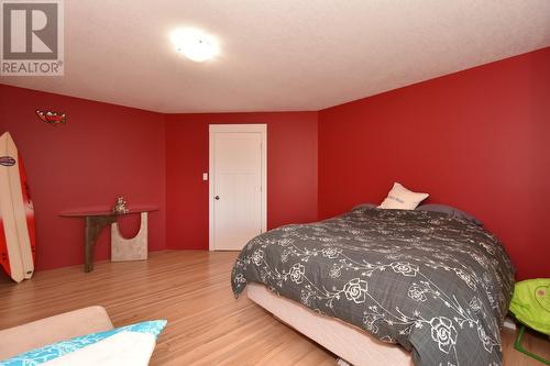 2592 Alpen Paradies Road Unit# #9, Blind Bay, BC - Indoor Photo Showing Bedroom