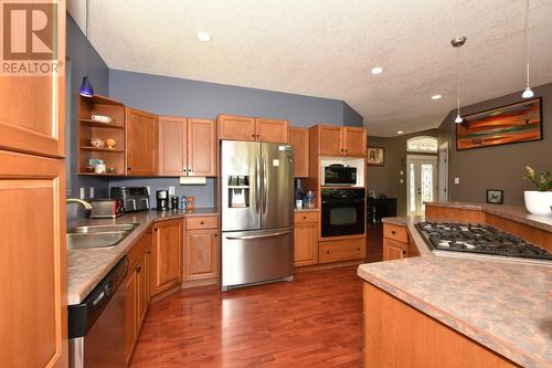 2592 Alpen Paradies Road Unit# #9, Blind Bay, BC - Indoor Photo Showing Kitchen With Double Sink