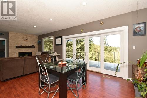 2592 Alpen Paradies Road Unit# #9, Blind Bay, BC - Indoor With Fireplace