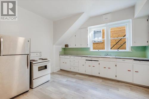 1004 Stanley Street, Nelson, BC - Indoor Photo Showing Kitchen