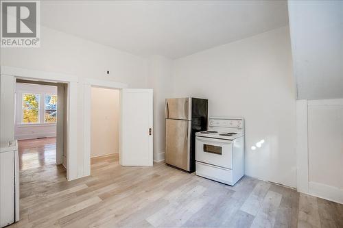 1004 Stanley Street, Nelson, BC - Indoor Photo Showing Kitchen