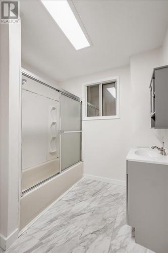 1004 Stanley Street, Nelson, BC - Indoor Photo Showing Bathroom