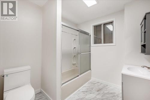 1004 Stanley Street, Nelson, BC - Indoor Photo Showing Bathroom