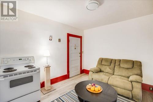 1004 Stanley Street, Nelson, BC - Indoor Photo Showing Kitchen