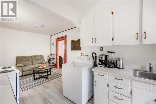 1004 Stanley Street, Nelson, BC - Indoor Photo Showing Laundry Room