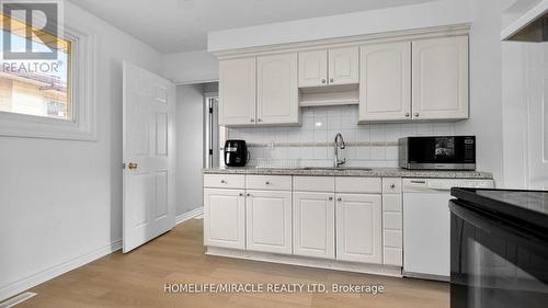 62 Sutherland Avenue, Brampton, ON - Indoor Photo Showing Kitchen