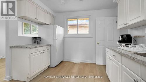 62 Sutherland Avenue, Brampton, ON - Indoor Photo Showing Kitchen