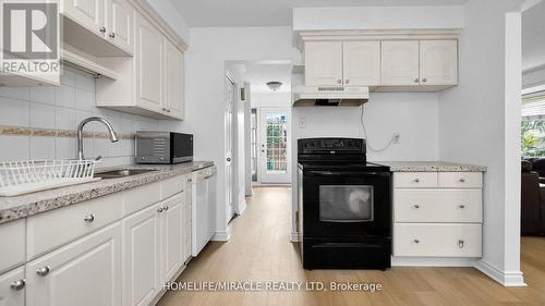 62 Sutherland Avenue, Brampton, ON - Indoor Photo Showing Kitchen