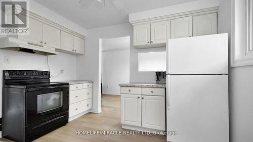 62 Sutherland Avenue, Brampton, ON - Indoor Photo Showing Kitchen