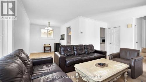 62 Sutherland Avenue, Brampton, ON - Indoor Photo Showing Living Room