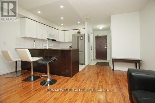 501 - 7405 Goreway Drive, Mississauga, ON - Indoor Photo Showing Kitchen