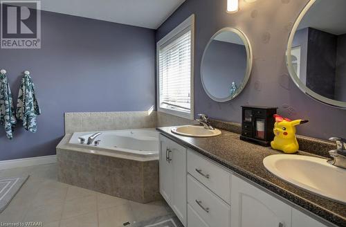 416 Lakeview Drive, Woodstock, ON - Indoor Photo Showing Bathroom