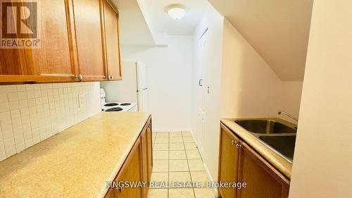 164 Gail Parks Crescent, Newmarket, ON - Indoor Photo Showing Kitchen With Double Sink