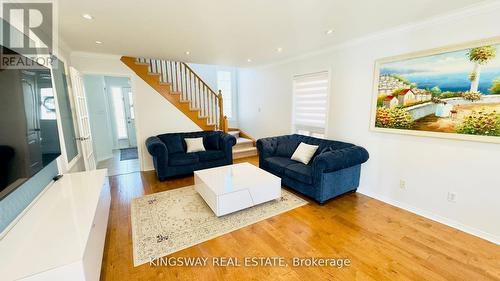 164 Gail Parks Crescent, Newmarket, ON - Indoor Photo Showing Living Room