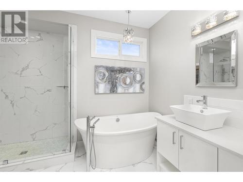 545 Barra Lane, Kelowna, BC - Indoor Photo Showing Bathroom