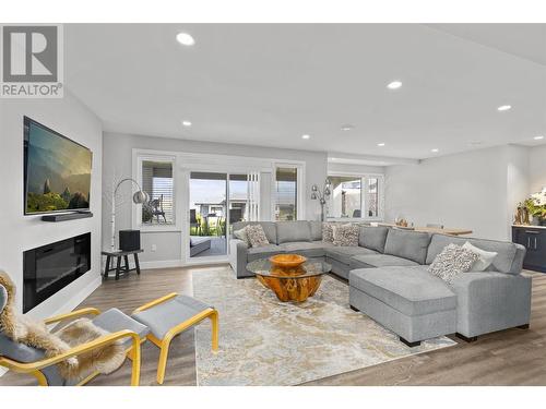 545 Barra Lane, Kelowna, BC - Indoor Photo Showing Living Room With Fireplace