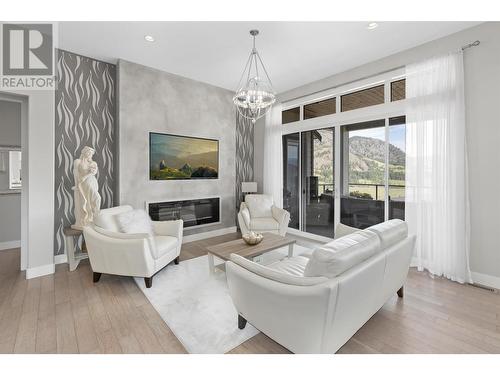 545 Barra Lane, Kelowna, BC - Indoor Photo Showing Living Room With Fireplace