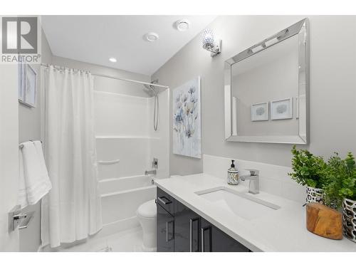 545 Barra Lane, Kelowna, BC - Indoor Photo Showing Bathroom