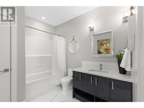 545 Barra Lane, Kelowna, BC - Indoor Photo Showing Bathroom